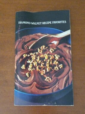 Vtg Diamond Walnut Recipe Favorites Cookbook - Chocolate & Walnut